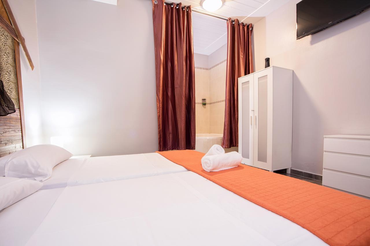 Hostal Ciudad Jardin Malaga Exterior photo
